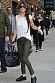 selena gomez arrives for late show appearance 08