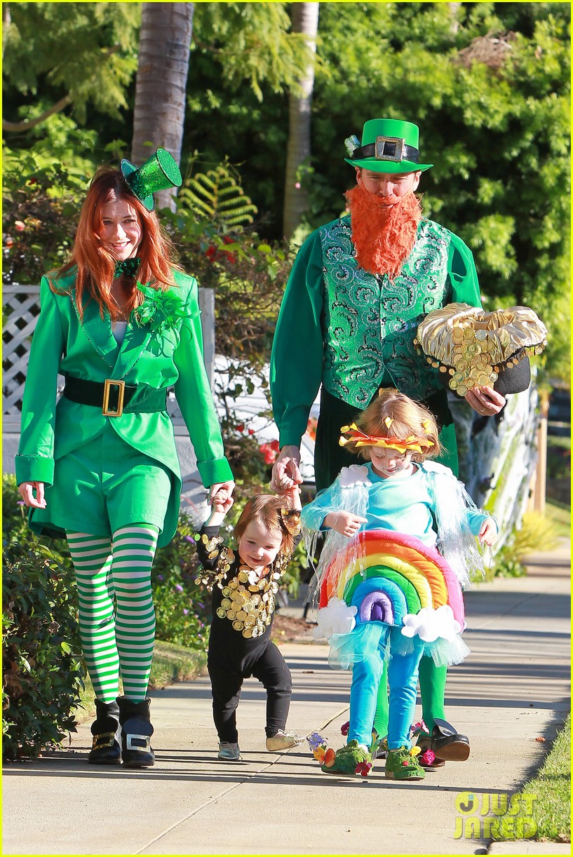alyson hannigan family leprechaun halloween costume 2013 07