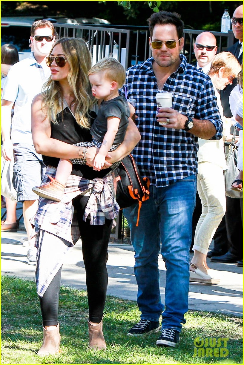hilary duff mike comrie halloween party with luca 13