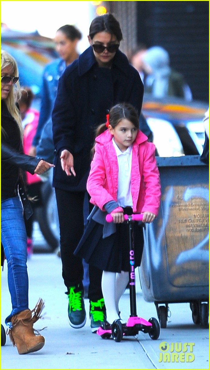 katie holmes helps suri scooter in nyc 012968351