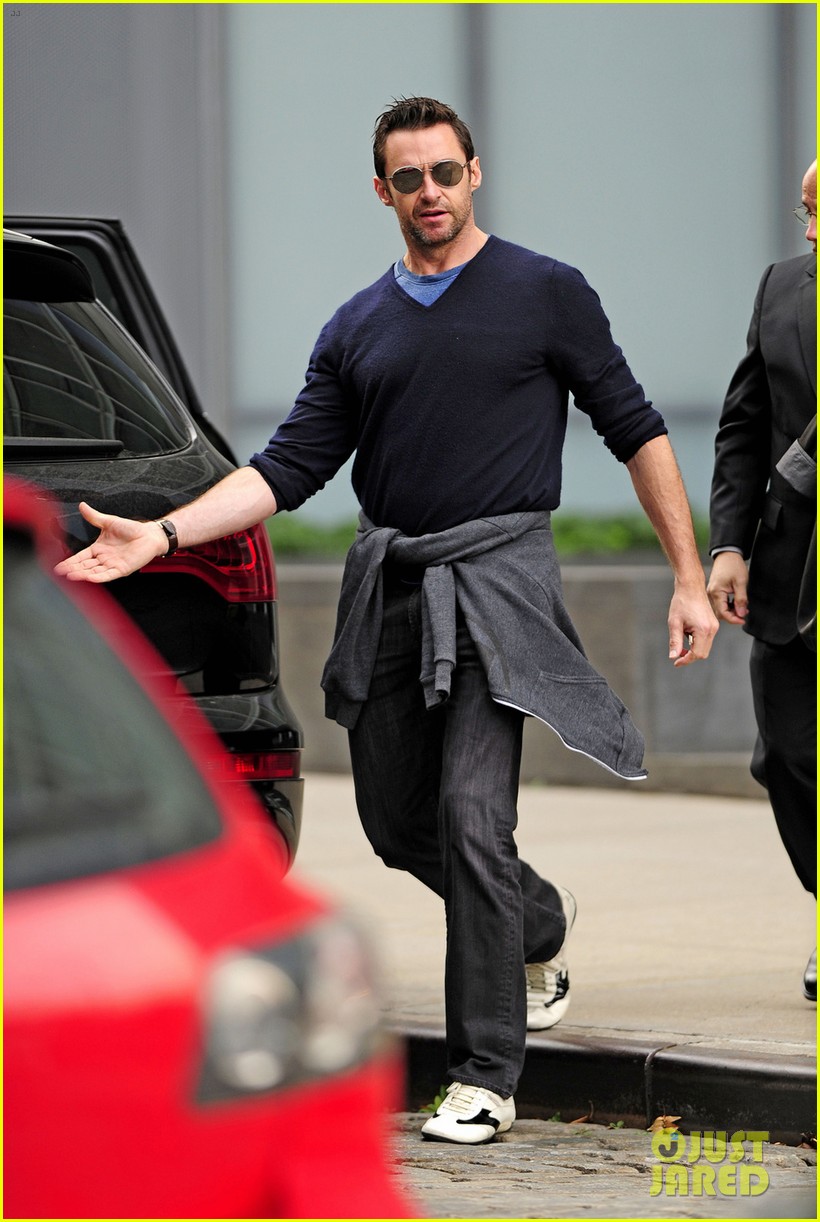 hugh jackman hangs with his mother in law 042975778