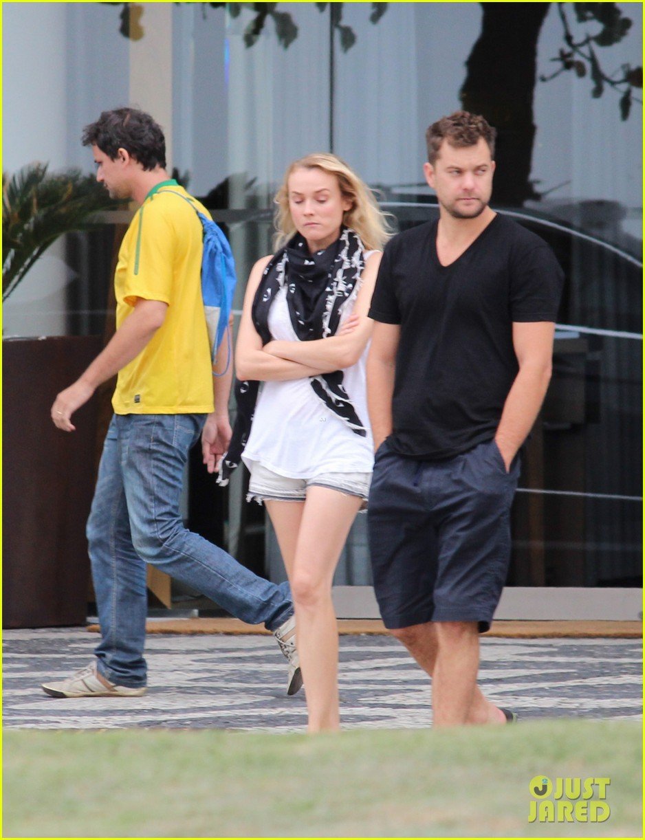 joshua jackson shirtless before day out with diane kruger 01
