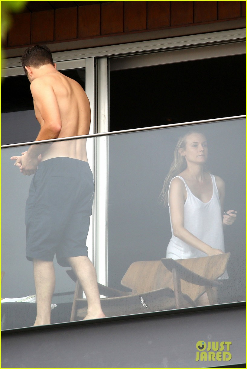 joshua jackson shirtless before day out with diane kruger 102983506