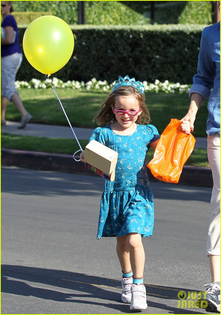 Jennifer Garner Brentwood Birthday Party with Seraphina Photo 2975832(00)