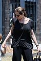 angelina jolie shops in queensland with the twins 04