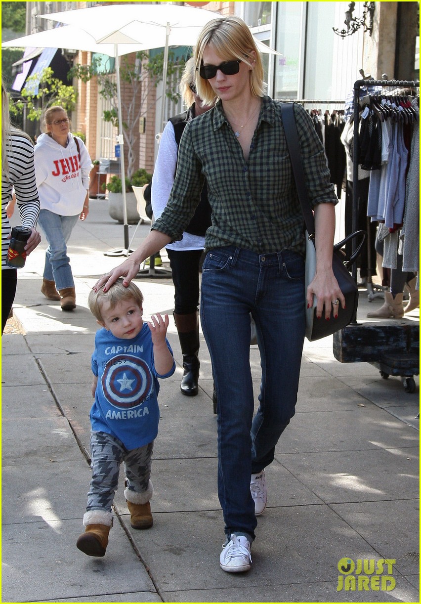 january jones baby boy xander to lunch with friends 232981571