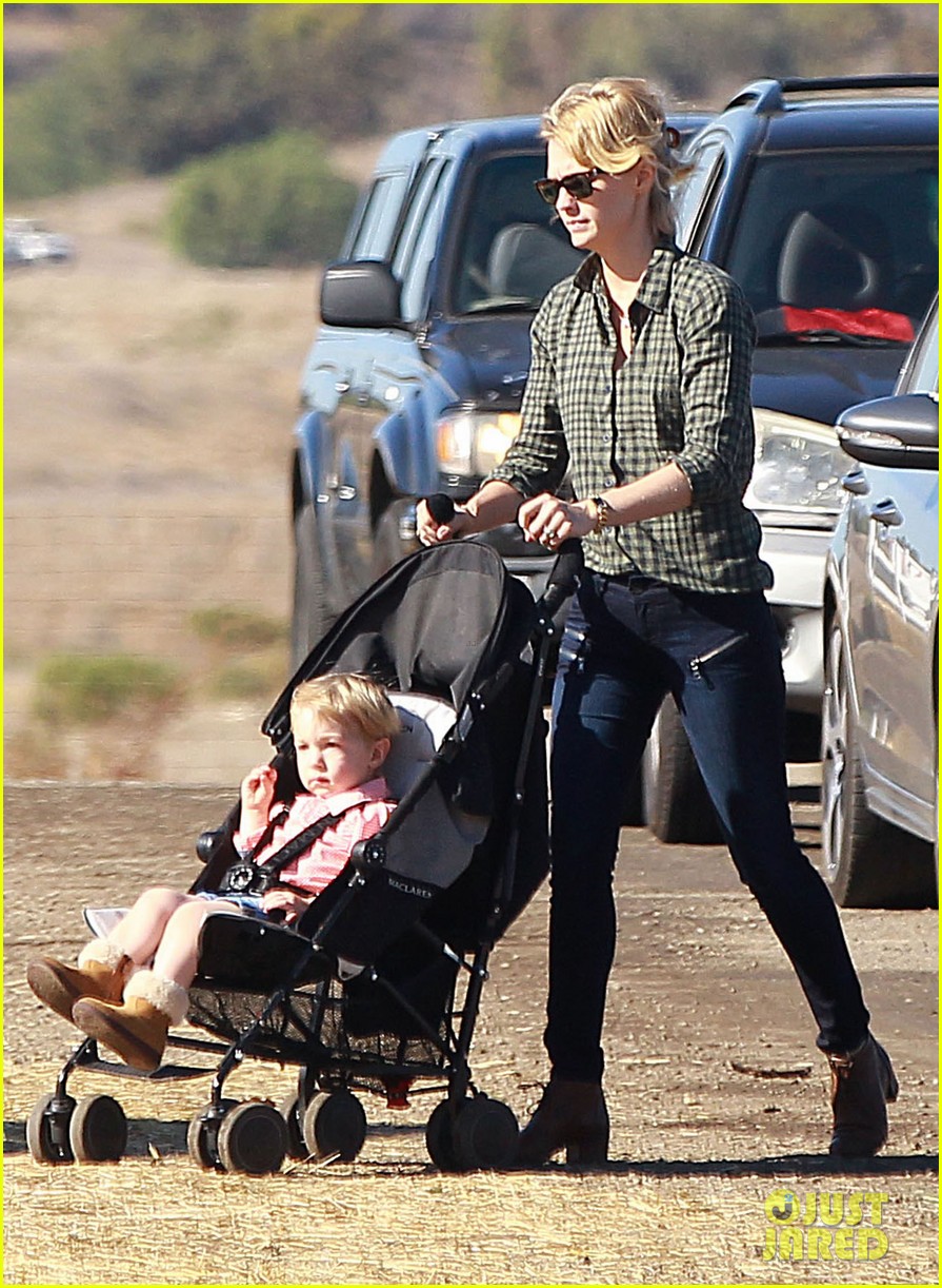 January Jones Hits the Pumpkin Patch with Xander! Photo 2975546(00)