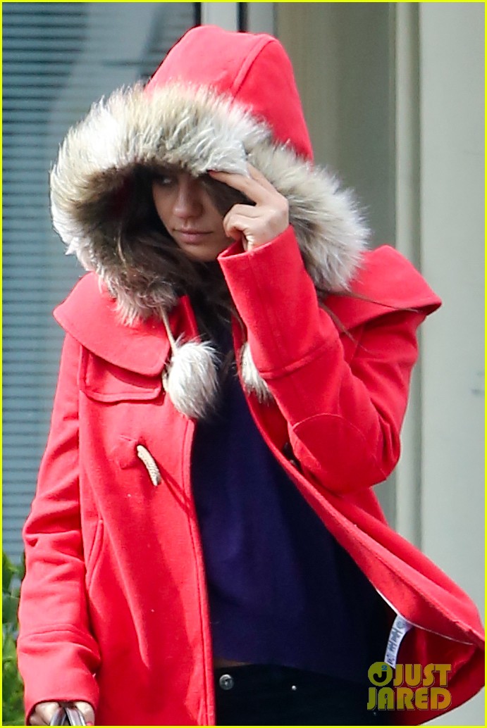 mila kunis wears winter coat for lunch with pals 142969555