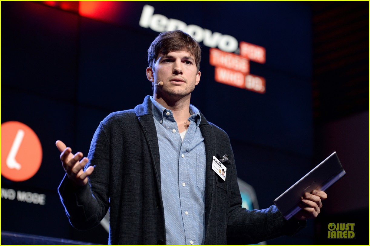 ashton kutcher lenovo product engineer at yoga tablet launch 13
