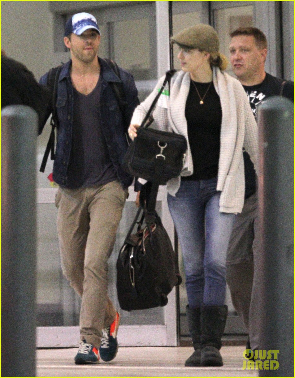 blake lively ryan reynolds touch down in new orleans 03
