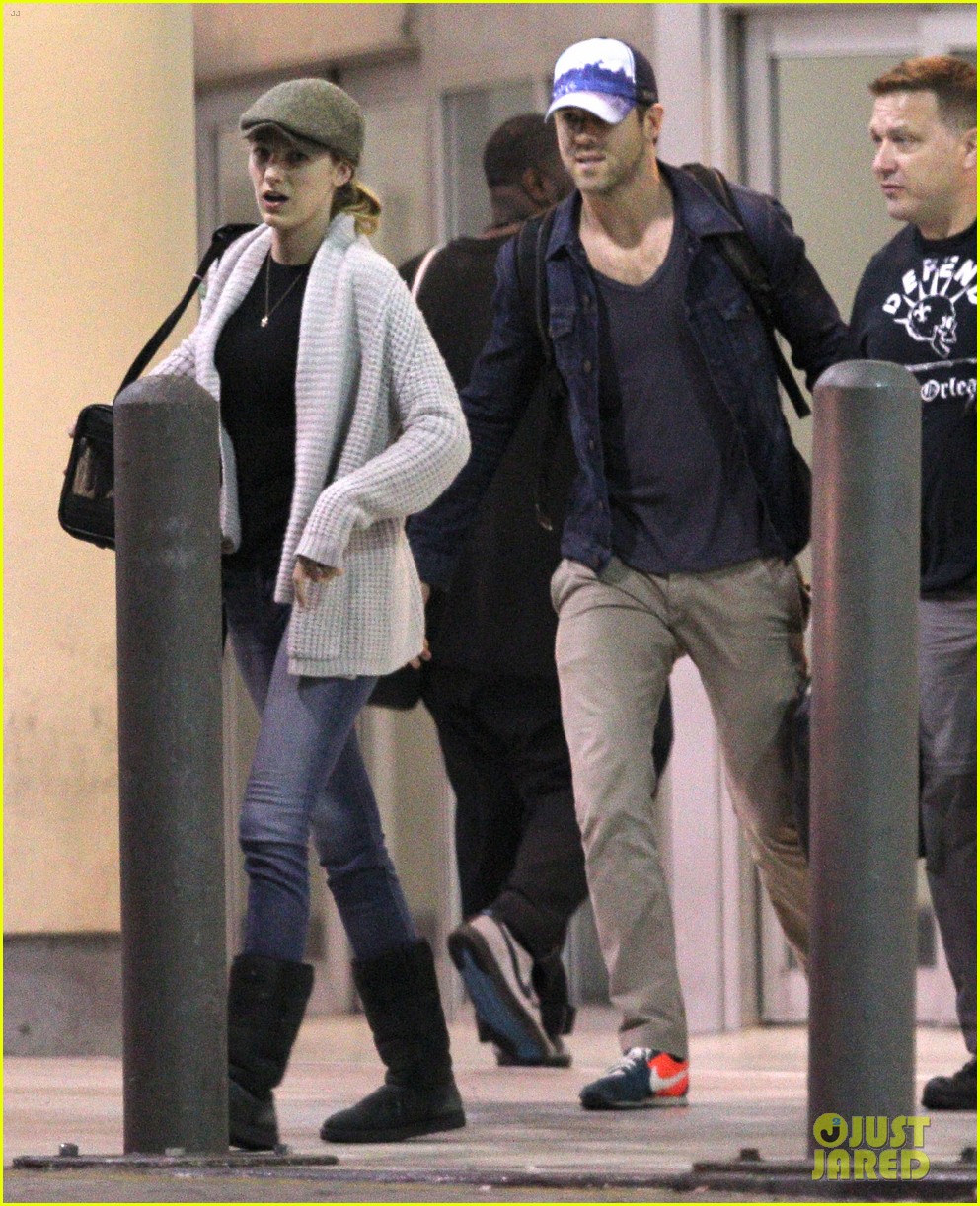 blake lively ryan reynolds touch down in new orleans 05
