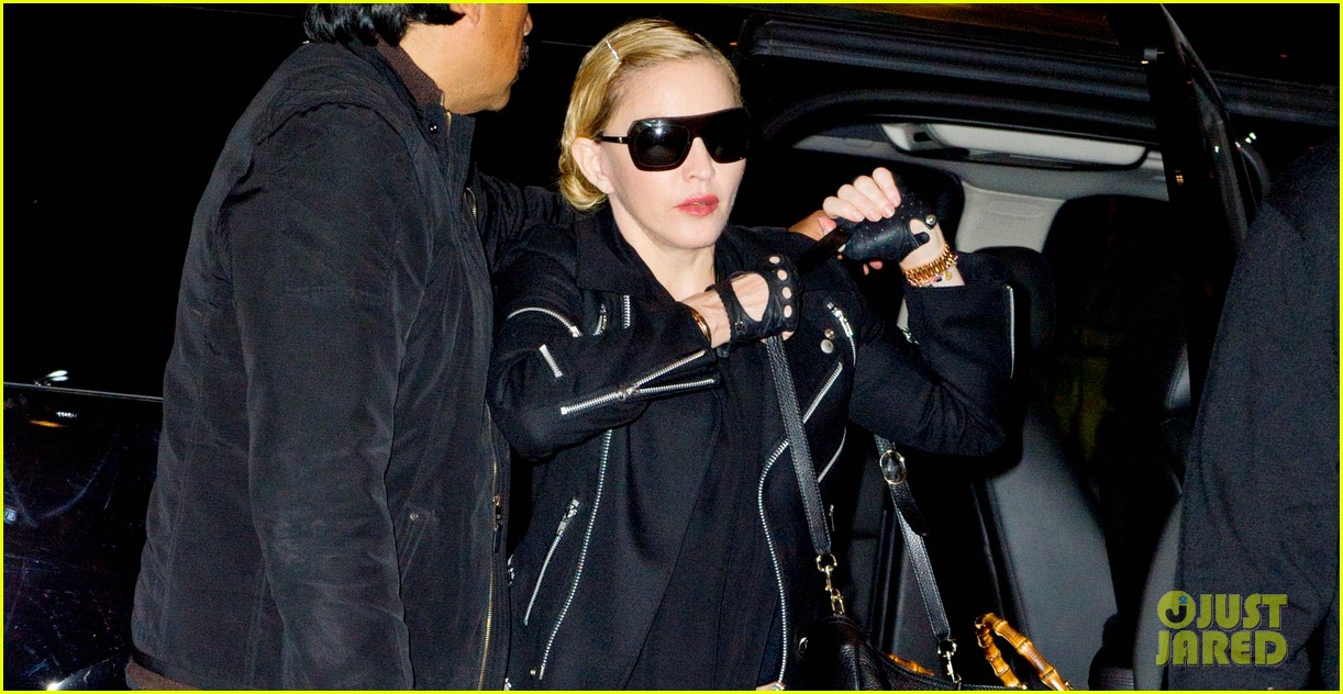 madonna takes flight after movie theater banning from texting 03