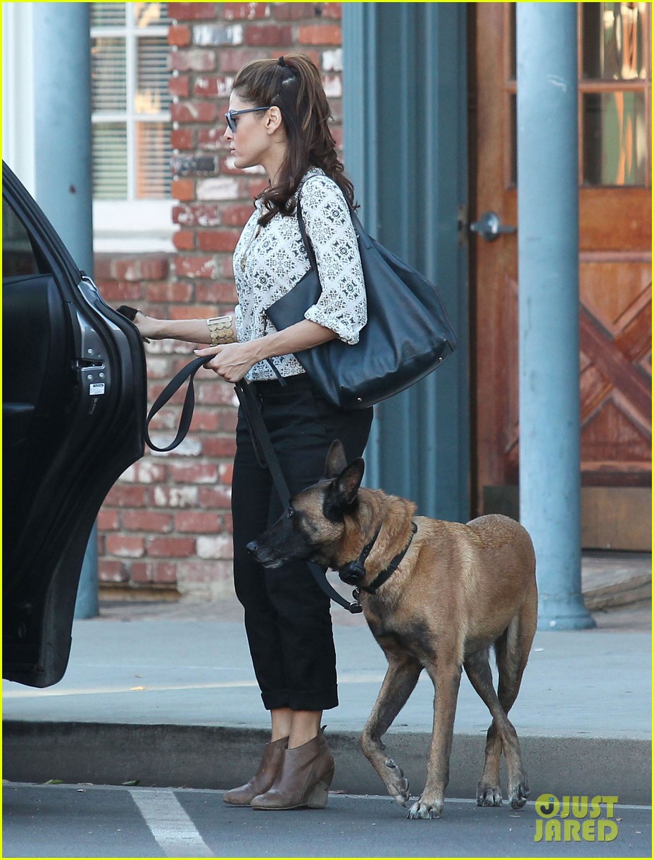 eva mendes does business with her dog 102975450