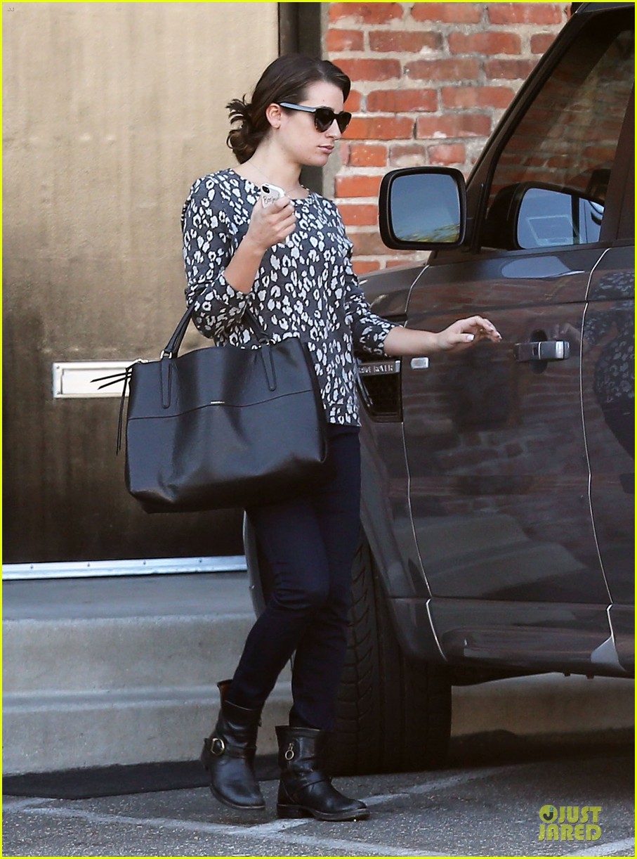lea michele recording studio stop before glee cory monteith tribute airs 072968660