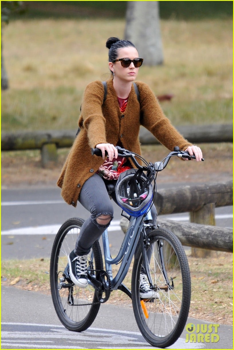 katy perry bikes in sydney thanks fans for bday wishes 01