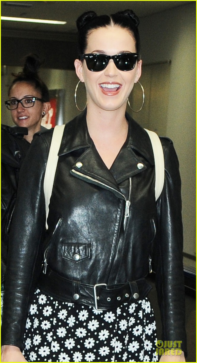katy perry sports cat ears for national cat day 022982735