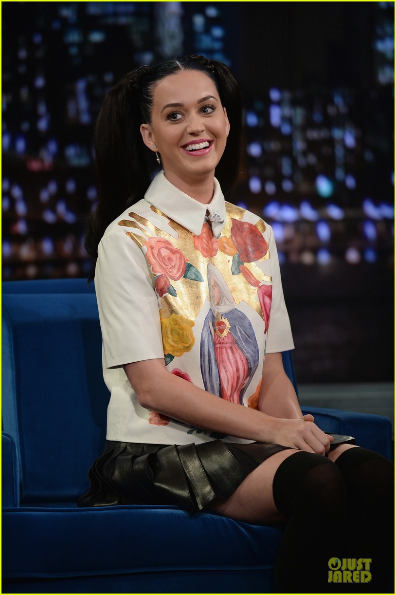 katy perry sticks out tongue for taboo on fallon 08