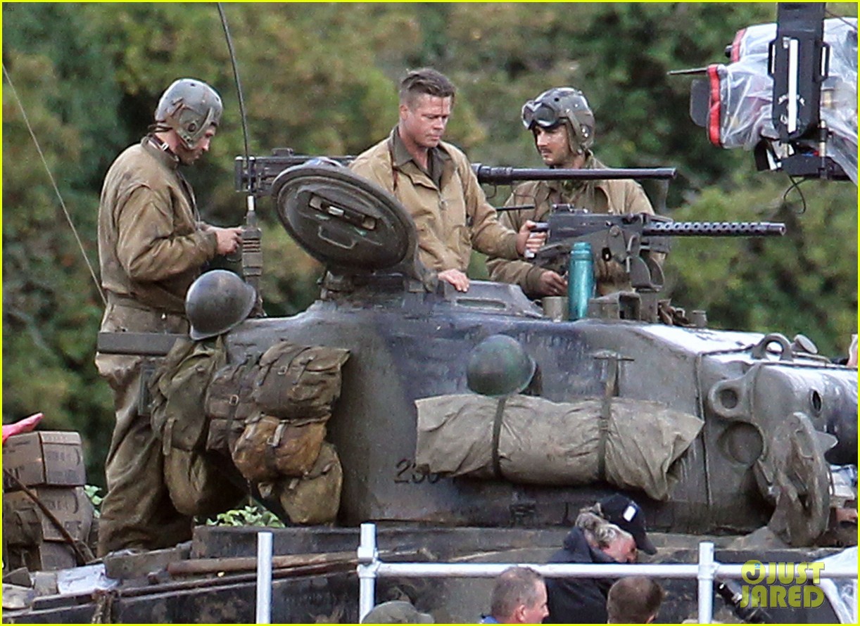 brad pitt shia labeouf continue shooting fury tank scenes 05
