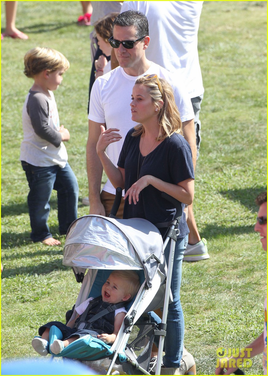 reese witherspoon jim toth brentwood corn festival 15