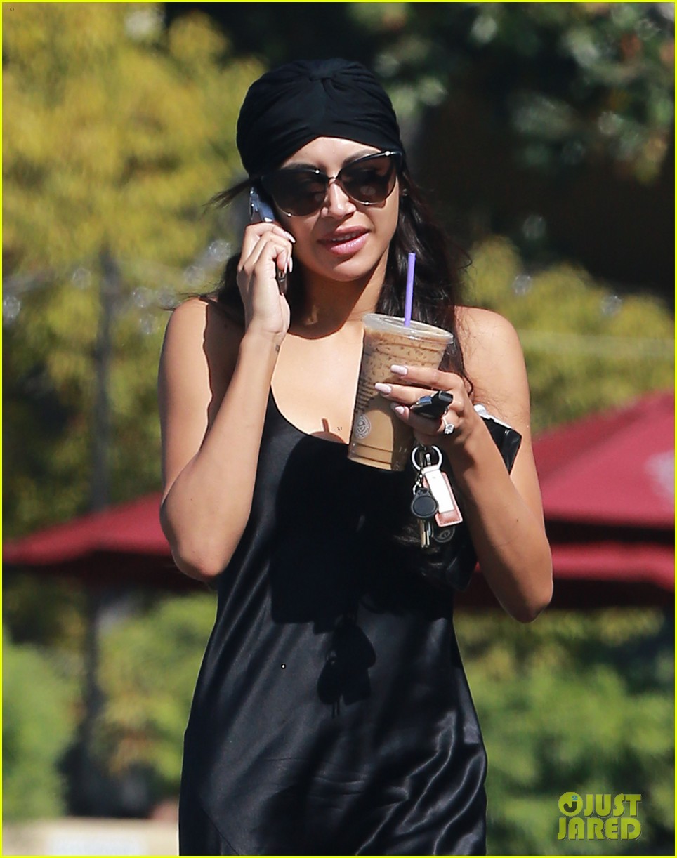 naya rivera steps out for coffee after engagement news 09