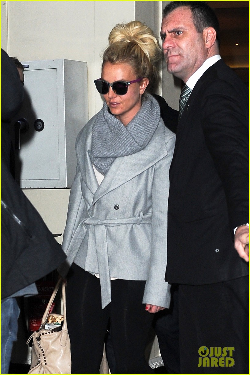 britney spears london exit after taping chatty man 032973620