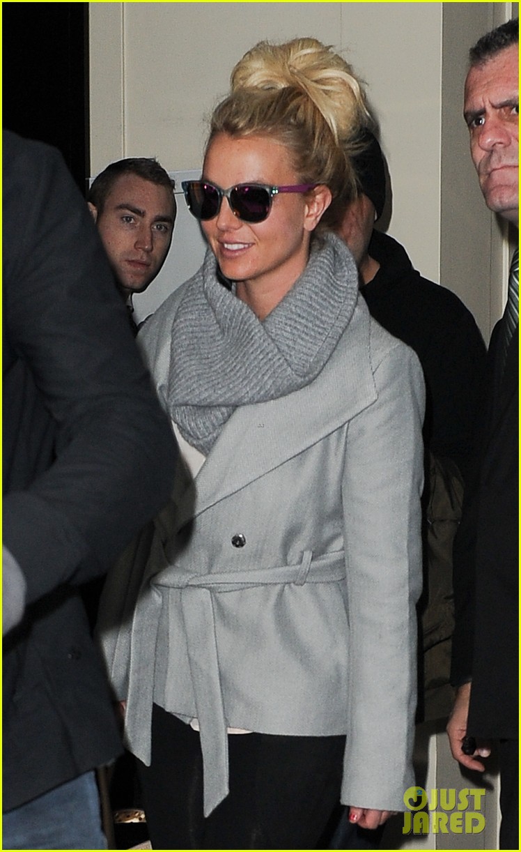 britney spears london exit after taping chatty man 052973622