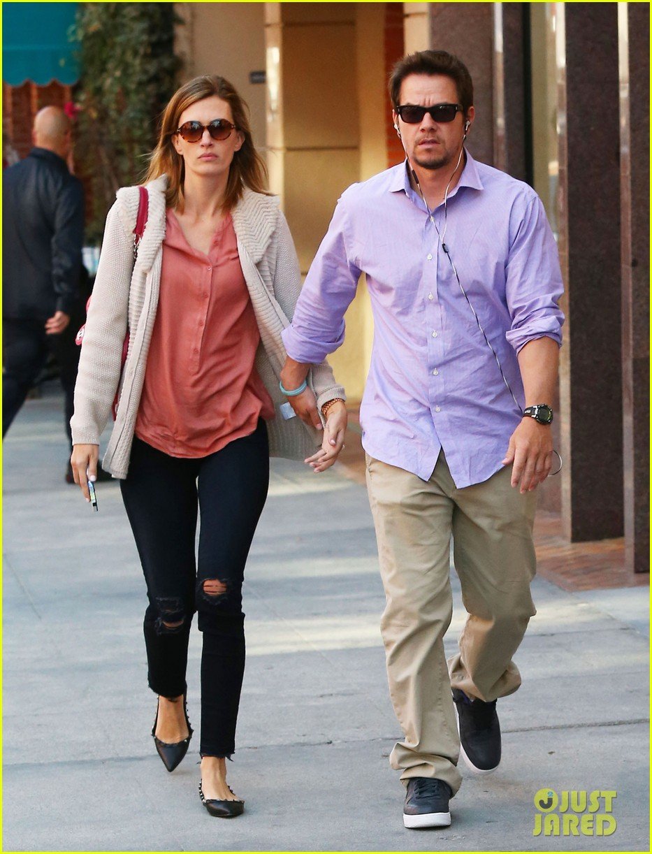 mark wahlberg holds hands with wife rhea durham 05