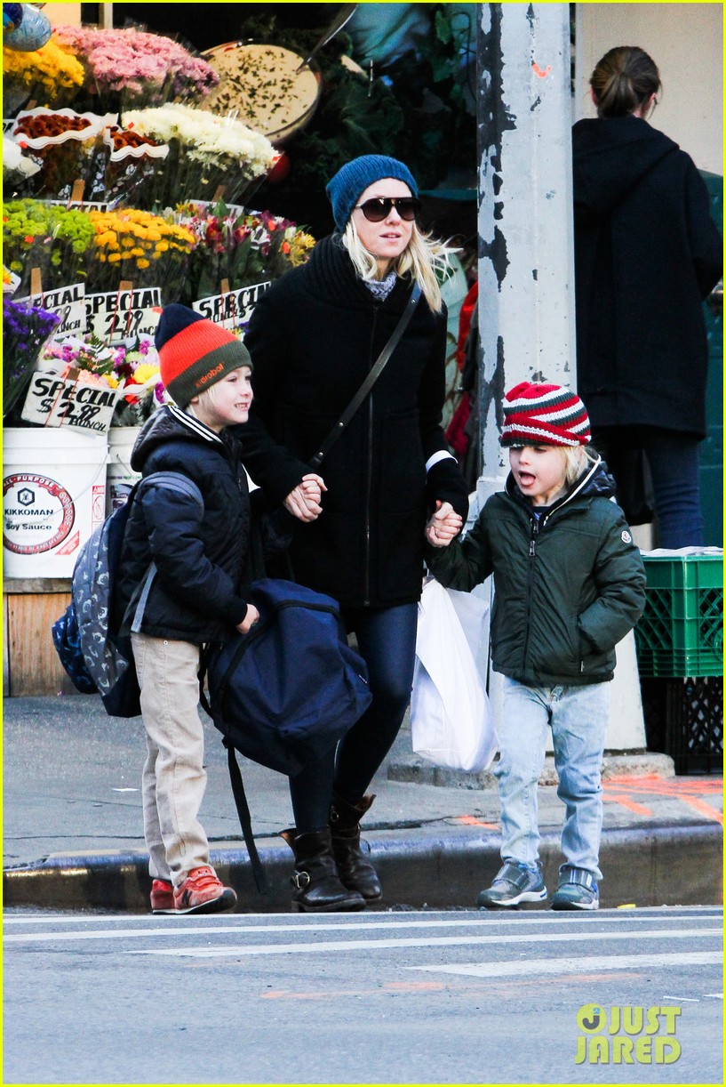naomi watts liev schreiber early halloween with the boys 032981501
