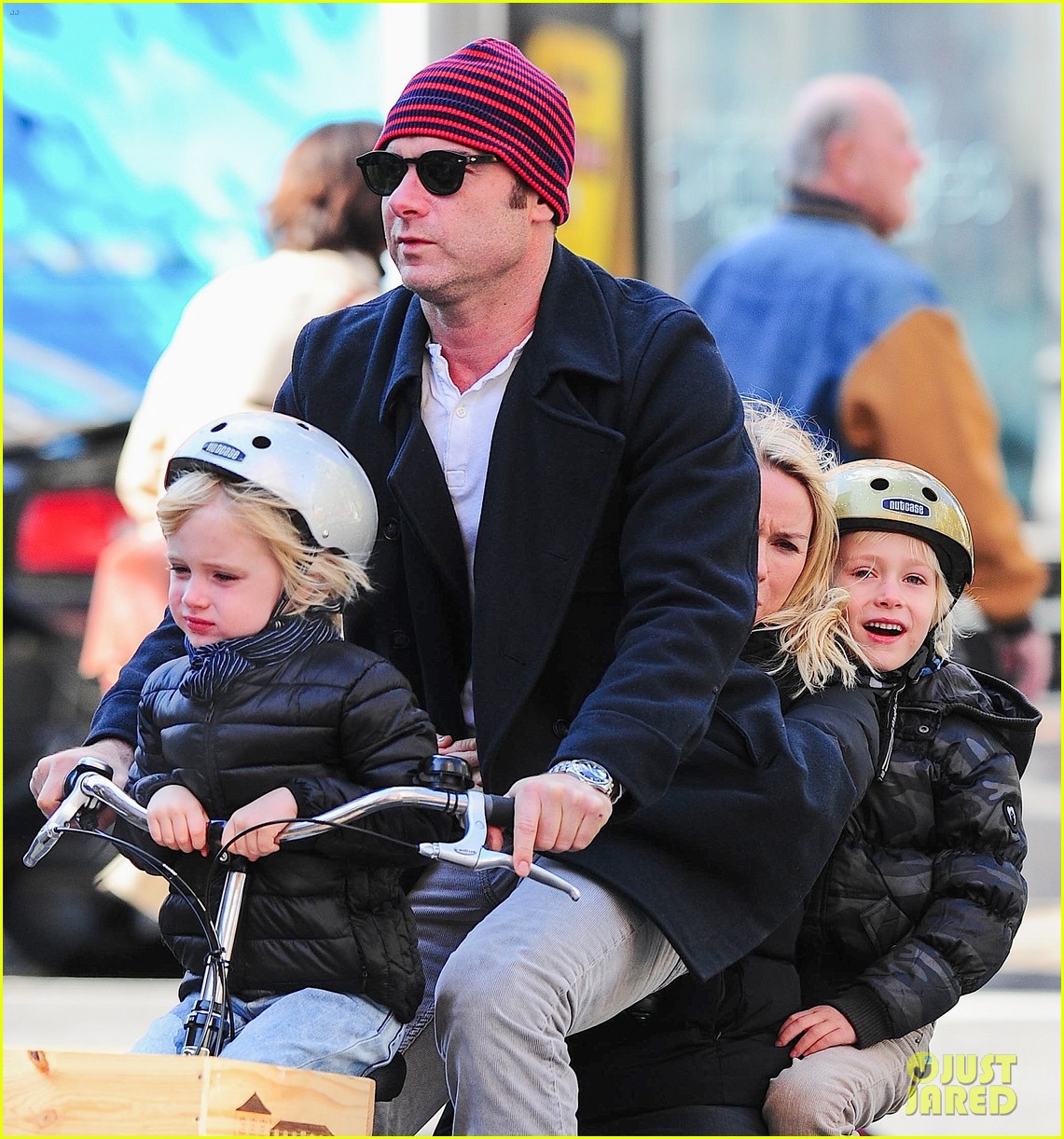 naomi watts liev schreiber early halloween with the boys 042981502