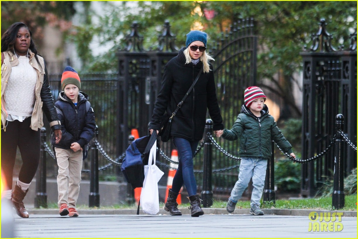 naomi watts liev schreiber early halloween with the boys 082981506