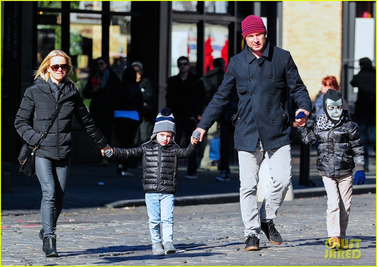 naomi watts liev schreiber early halloween with the boys 13