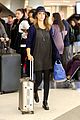 jessica alba flies home for the holiday 01