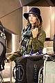 jessica alba flies home for the holiday 02