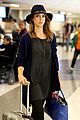jessica alba flies home for the holiday 06