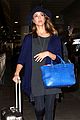jessica alba flies home for the holiday 08