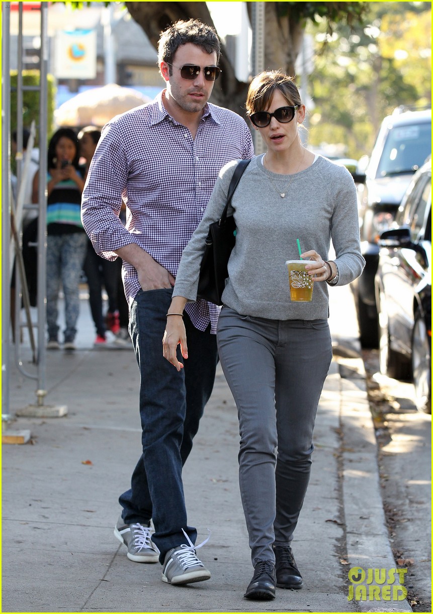 Ben Affleck & Jennifer Garner Santa Monica Starbucks Stop Photo