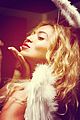beyonce dresses as angel for halloween costume with blue ivy 01