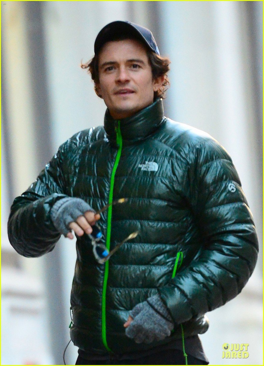 orlando bloom hooks arms with mystery woman in nyc 042988607