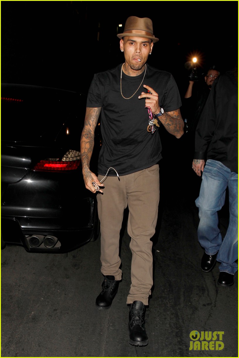 chris brown steps out after stint in rehab 04