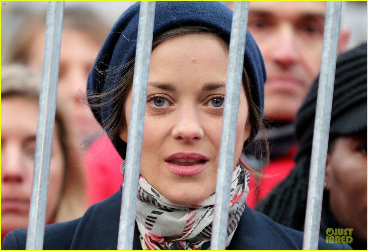 marion cotillard greenpeace protester for arctic 30 release 162994029