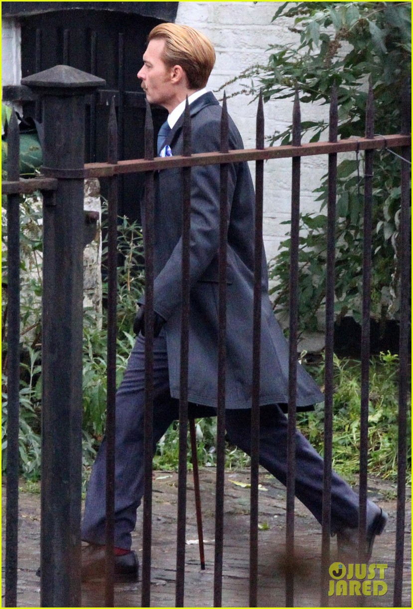 johnny depp begins filming mortdecai in london 042990235
