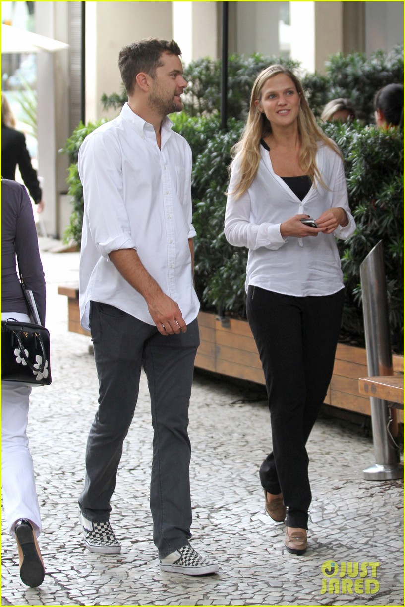 diane kruger joshua jackson lunch with pals in rio 062984281