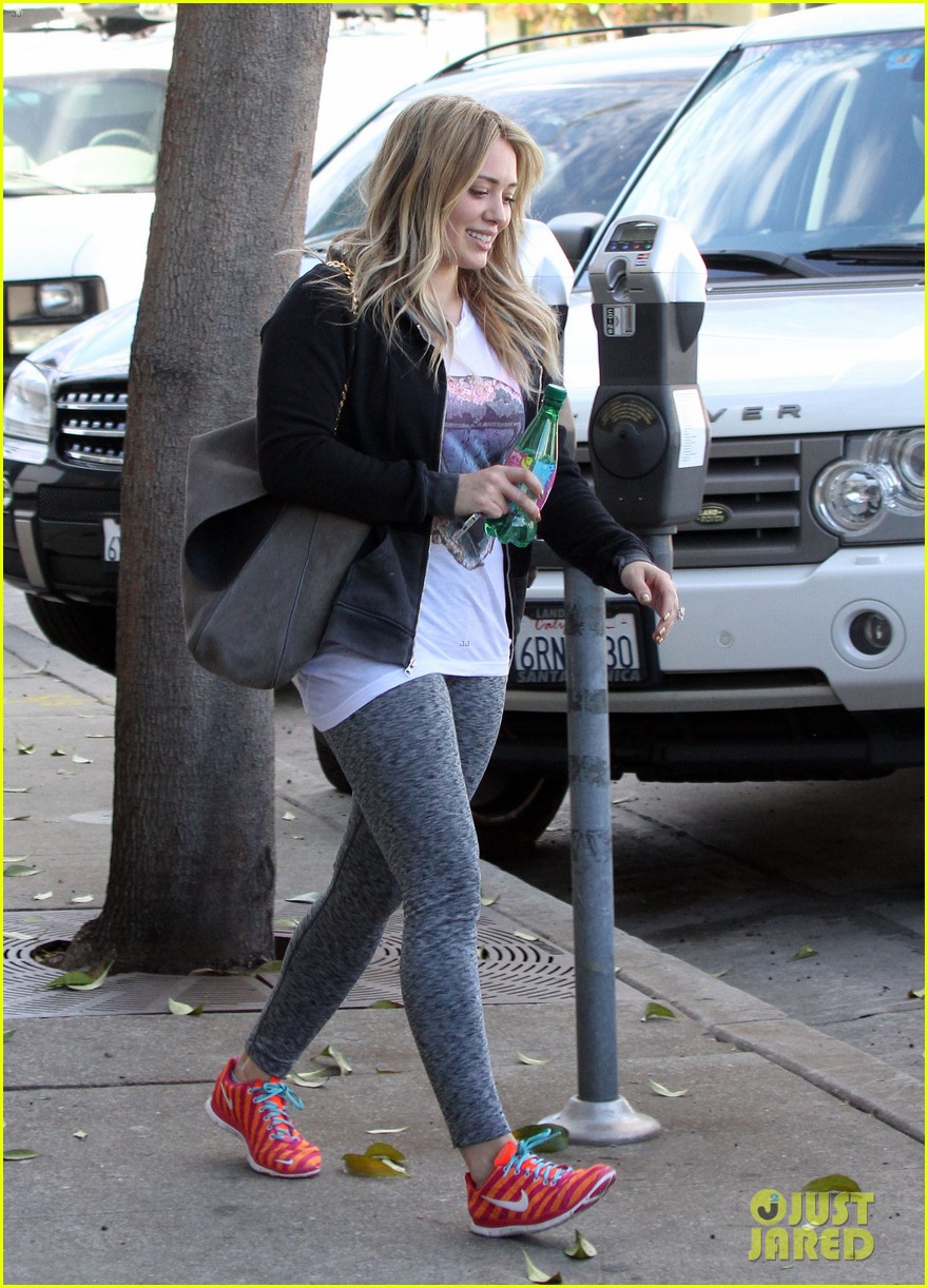 hilary duff mike comrie take luca to get his hair cut 05