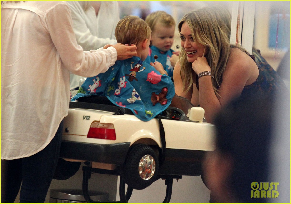hilary duff mike comrie take luca to get his hair cut 083001614