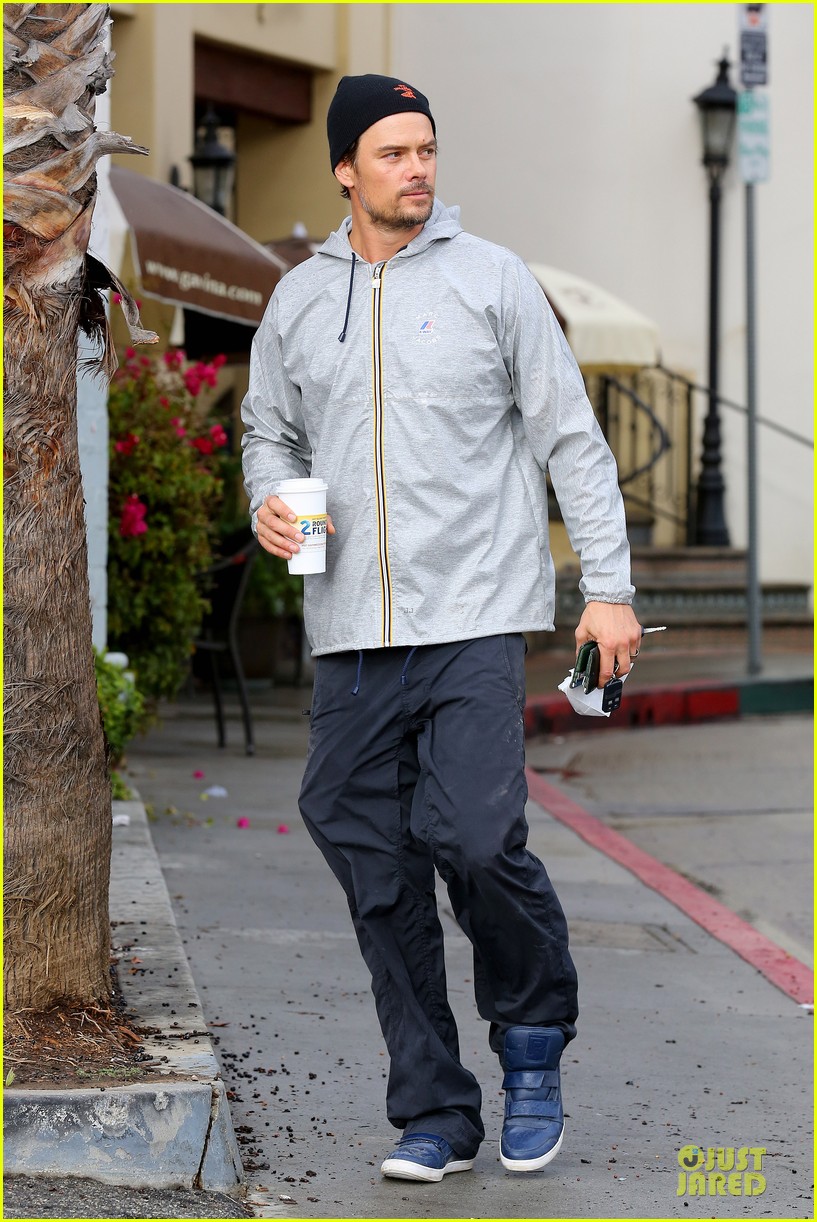 josh duhamel after thanksgiving coffee for the rain 05