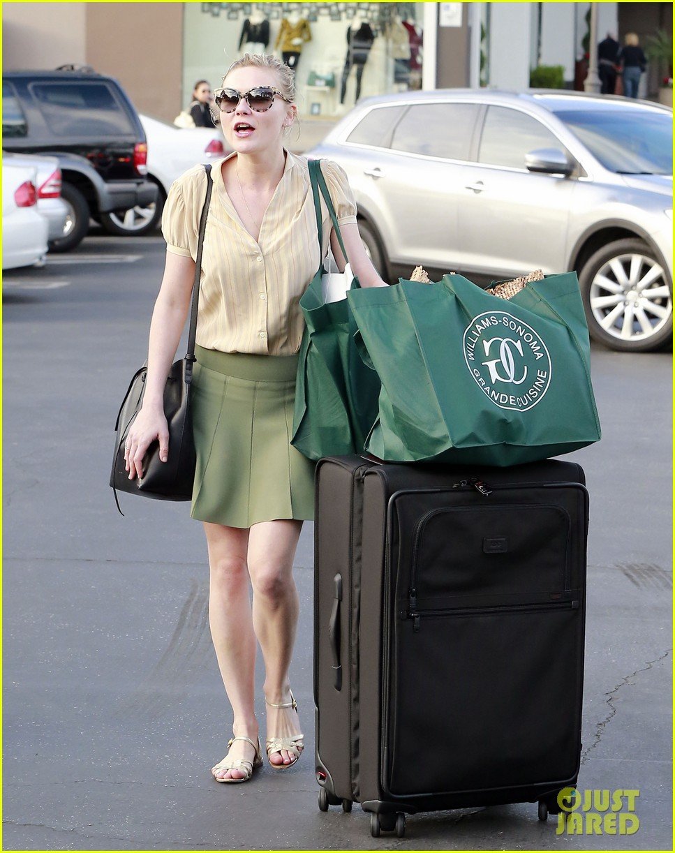 kirsten dunst mall visit with mom 242991599