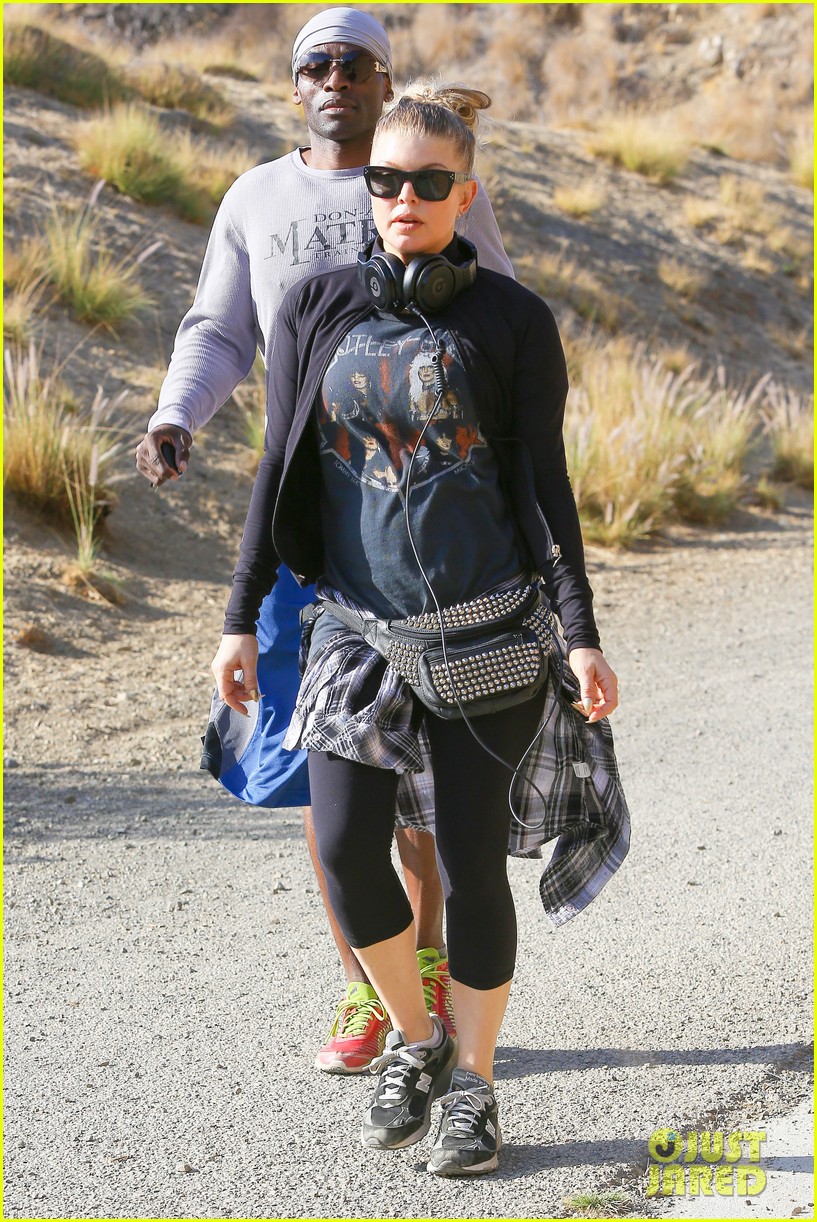 fergie rocks out with motley crue for sunday afternoon hike 06