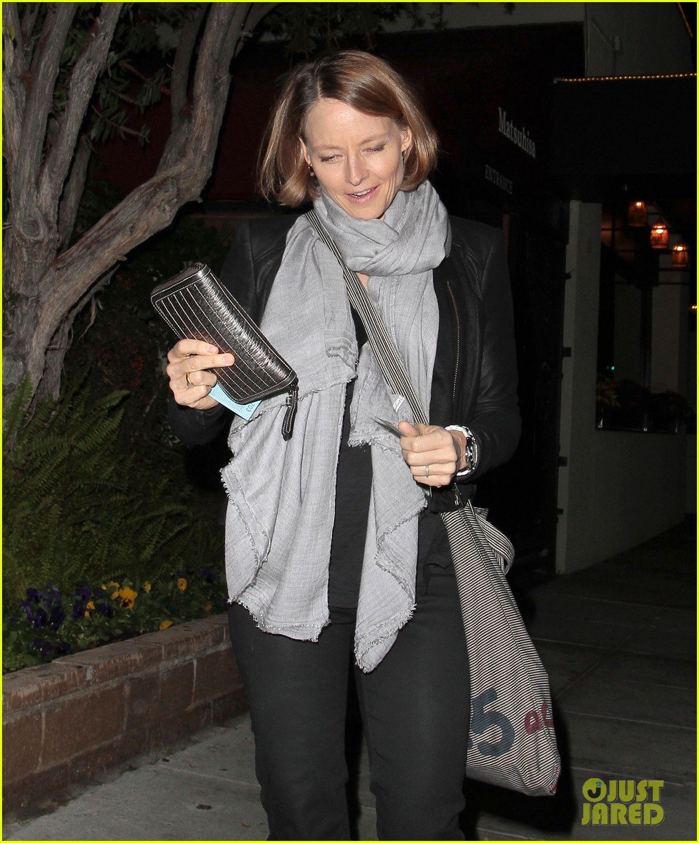 jodie foster enjoys date night with alexandra hedison 02