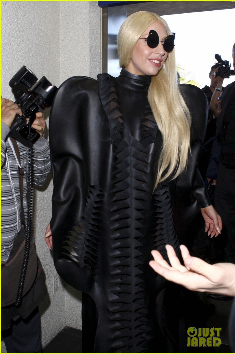 lady gaga catches flight to tokyo after amas 09