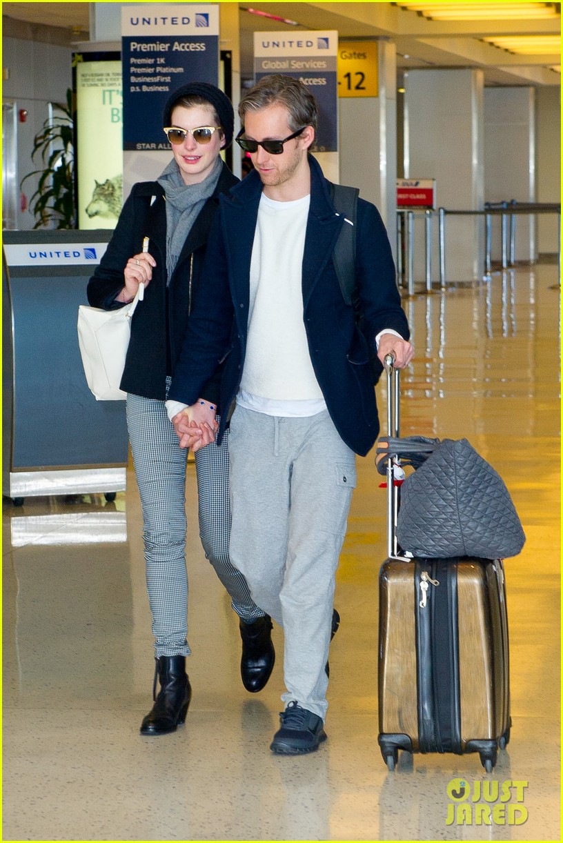 anne hathaway adam shulman back in nyc after time out west 01